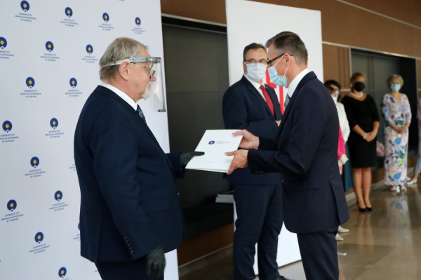 Nagrody dla pracowników naukowych (Aula UMK, 24.06.2020) [fot. Andrzej Romański]