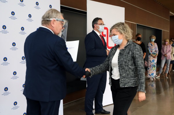 Nagrody dla pracowników naukowych (Aula UMK, 24.06.2020) [fot. Andrzej Romański]