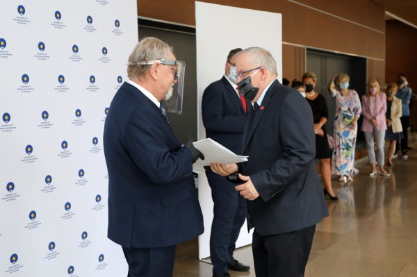 Nagrody dla pracowników naukowych (Aula UMK, 24.06.2020) [fot. Andrzej Romański]