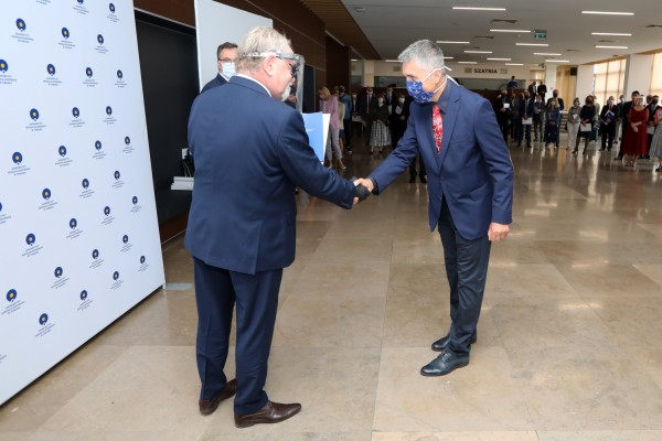 Nagrody dla pracowników naukowych (Aula UMK, 24.06.2020) [fot. Andrzej Romański]