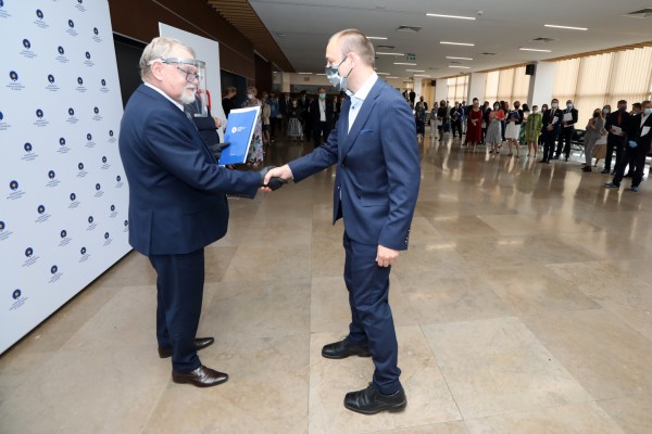 Nagrody dla pracowników naukowych (Aula UMK, 24.06.2020) [fot. Andrzej Romański]