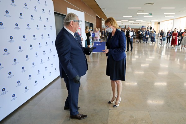 Nagrody dla pracowników naukowych (Aula UMK, 24.06.2020) [fot. Andrzej Romański]