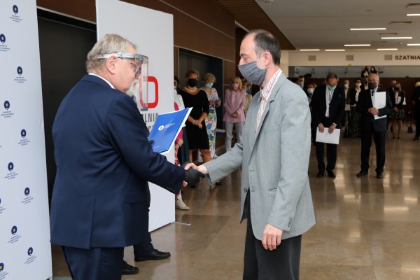 Nagrody dla pracowników naukowych (Aula UMK, 24.06.2020) [fot. Andrzej Romański]