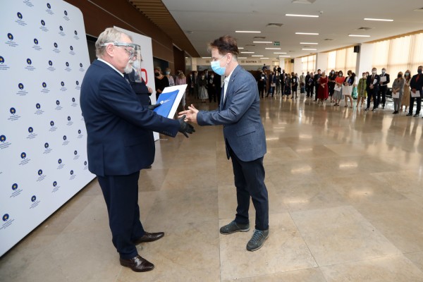 Nagrody dla pracowników naukowych (Aula UMK, 24.06.2020) [fot. Andrzej Romański]