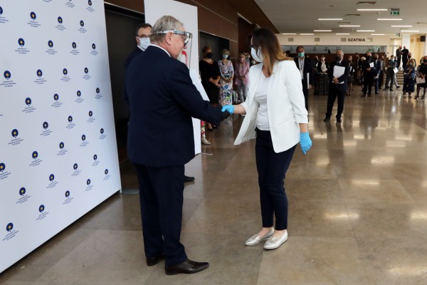 Nagrody dla pracowników naukowych (Aula UMK, 24.06.2020) [fot. Andrzej Romański]