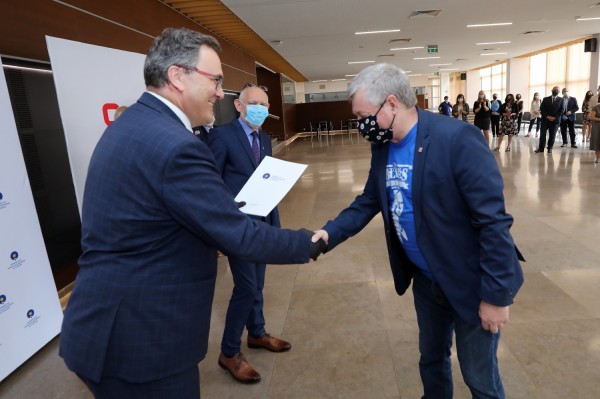 Nagrody Rektora UMK dla pracowników administracji (Aula UMK, 23.06.2020) [fot. Andrzej Romański]