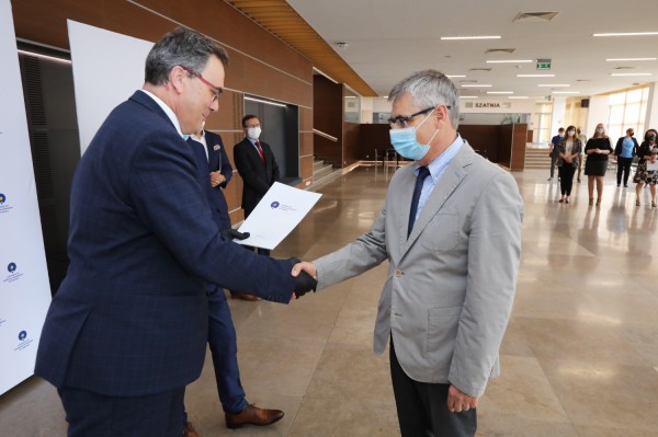 Nagrody Rektora UMK dla pracowników administracji (Aula UMK, 23.06.2020) [fot. Andrzej Romański]