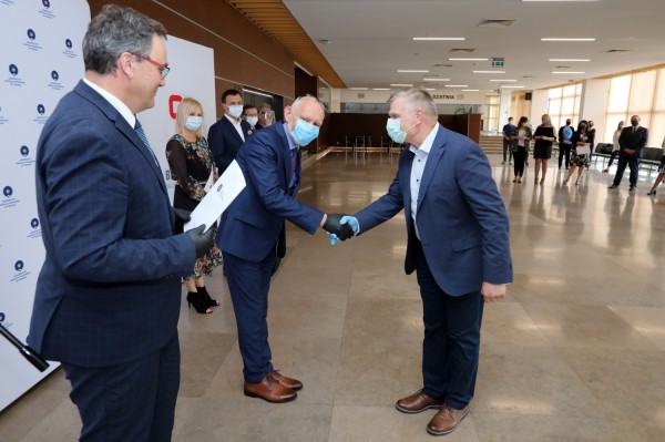 Nagrody Rektora UMK dla pracowników administracji (Aula UMK, 23.06.2020) [fot. Andrzej Romański]