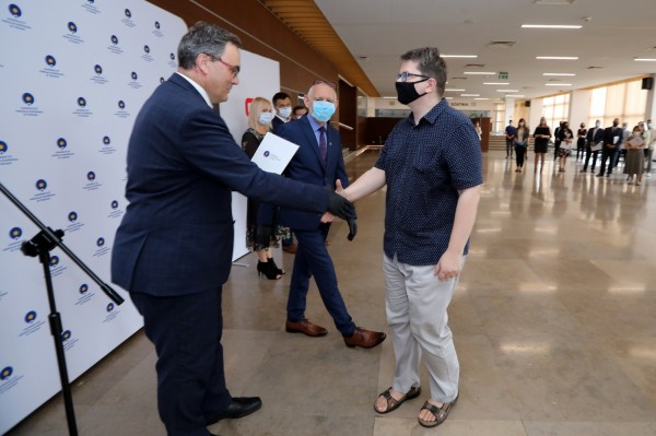 Nagrody Rektora UMK dla pracowników administracji (Aula UMK, 23.06.2020) [fot. Andrzej Romański]