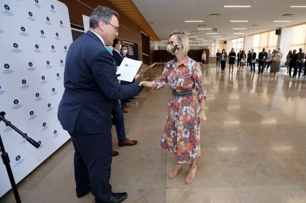 Nagrody Rektora UMK dla pracowników administracji (Aula UMK, 23.06.2020) [fot. Andrzej Romański]