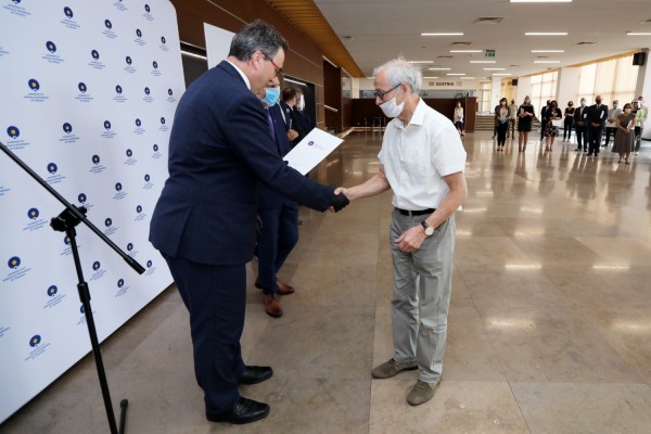 Nagrody Rektora UMK dla pracowników administracji (Aula UMK, 23.06.2020) [fot. Andrzej Romański]