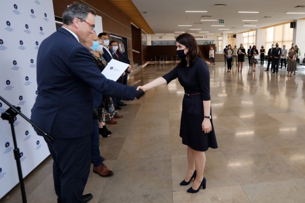 Nagrody Rektora UMK dla pracowników administracji (Aula UMK, 23.06.2020) [fot. Andrzej Romański]