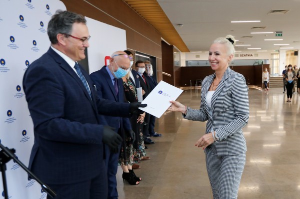 Nagrody Rektora UMK dla pracowników administracji (Aula UMK, 23.06.2020) [fot. Andrzej Romański]