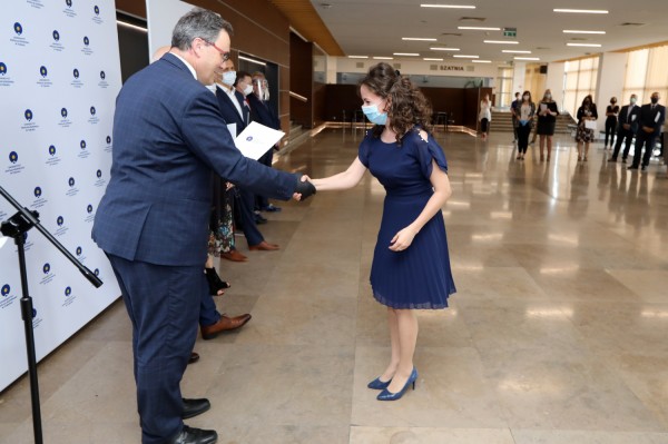 Nagrody Rektora UMK dla pracowników administracji (Aula UMK, 23.06.2020) [fot. Andrzej Romański]