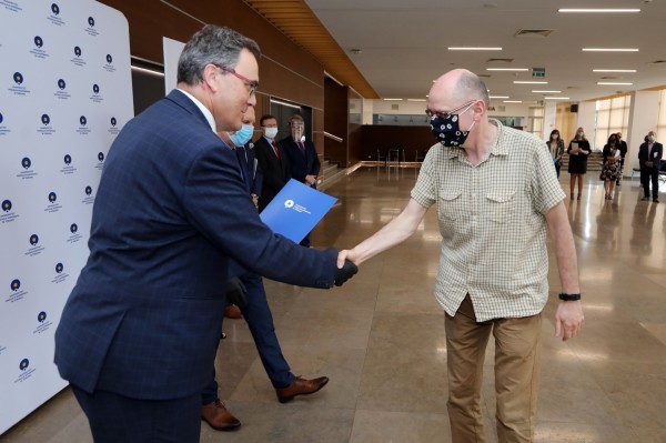 Nagrody Rektora UMK dla pracowników administracji (Aula UMK, 23.06.2020) [fot. Andrzej Romański]