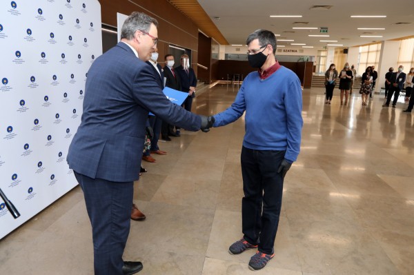 Nagrody Rektora UMK dla pracowników administracji (Aula UMK, 23.06.2020) [fot. Andrzej Romański]