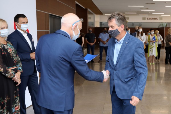 Nagrody Rektora UMK dla pracowników administracji (Aula UMK, 23.06.2020) [fot. Andrzej Romański]