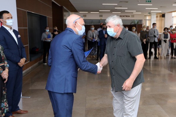 Nagrody Rektora UMK dla pracowników administracji (Aula UMK, 23.06.2020) [fot. Andrzej Romański]