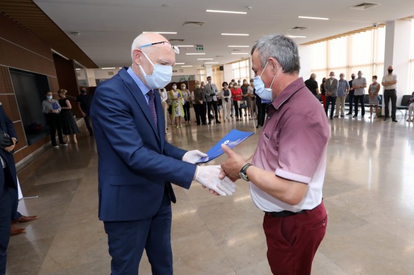 Nagrody Rektora UMK dla pracowników administracji (Aula UMK, 23.06.2020) [fot. Andrzej Romański]