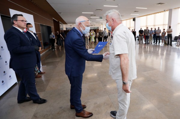 Nagrody Rektora UMK dla pracowników administracji (Aula UMK, 23.06.2020) [fot. Andrzej Romański]