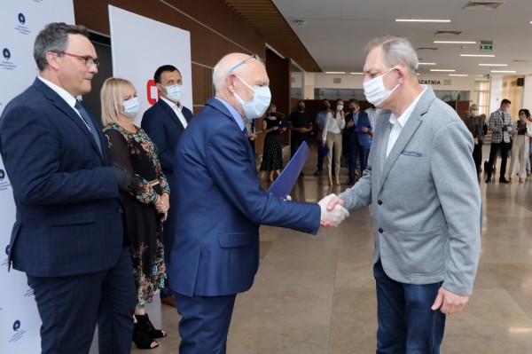 Nagrody Rektora UMK dla pracowników administracji (Aula UMK, 23.06.2020) [fot. Andrzej Romański]