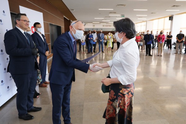 Nagrody Rektora UMK dla pracowników administracji (Aula UMK, 23.06.2020) [fot. Andrzej Romański]