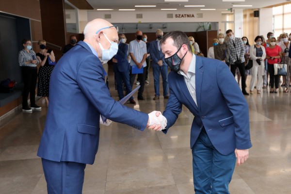 Nagrody Rektora UMK dla pracowników administracji (Aula UMK, 23.06.2020) [fot. Andrzej Romański]