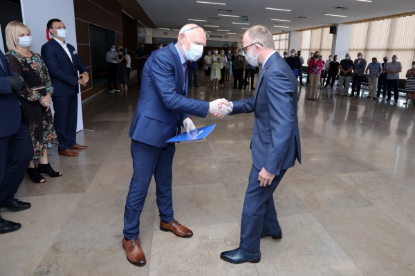 Nagrody Rektora UMK dla pracowników administracji (Aula UMK, 23.06.2020) [fot. Andrzej Romański]