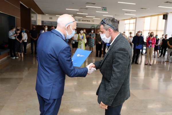 Nagrody Rektora UMK dla pracowników administracji (Aula UMK, 23.06.2020) [fot. Andrzej Romański]