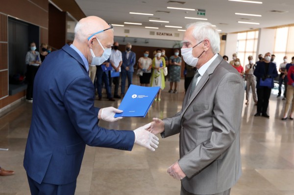 Nagrody Rektora UMK dla pracowników administracji (Aula UMK, 23.06.2020) [fot. Andrzej Romański]