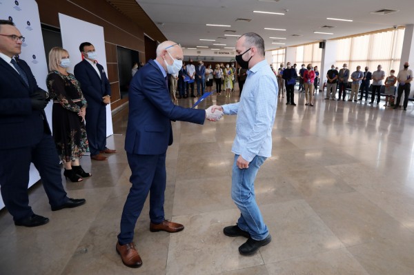 Nagrody Rektora UMK dla pracowników administracji (Aula UMK, 23.06.2020) [fot. Andrzej Romański]