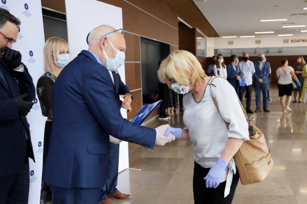 Nagrody Rektora UMK dla pracowników administracji (Aula UMK, 23.06.2020) [fot. Andrzej Romański]