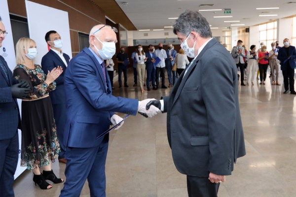 Nagrody Rektora UMK dla pracowników administracji (Aula UMK, 23.06.2020) [fot. Andrzej Romański]