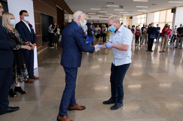 Nagrody Rektora UMK dla pracowników administracji (Aula UMK, 23.06.2020) [fot. Andrzej Romański]