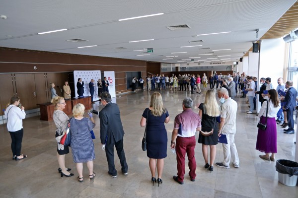 Nagrody Rektora UMK dla pracowników administracji (Aula UMK, 23.06.2020) [fot. Andrzej Romański]