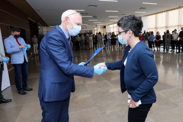 Nagrody Rektora UMK dla pracowników administracji (Aula UMK, 23.06.2020) [fot. Andrzej Romański]