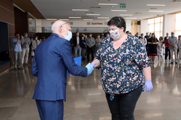 Nagrody Rektora UMK dla pracowników administracji (Aula UMK, 23.06.2020) [fot. Andrzej Romański]