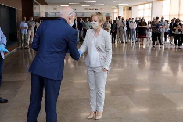 Nagrody Rektora UMK dla pracowników administracji (Aula UMK, 23.06.2020) [fot. Andrzej Romański]