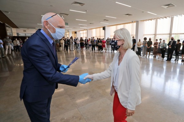 Nagrody Rektora UMK dla pracowników administracji (Aula UMK, 23.06.2020) [fot. Andrzej Romański]