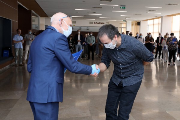 Nagrody Rektora UMK dla pracowników administracji (Aula UMK, 23.06.2020) [fot. Andrzej Romański]