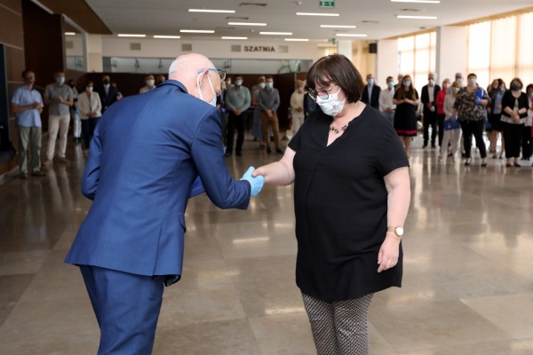 Nagrody Rektora UMK dla pracowników administracji (Aula UMK, 23.06.2020) [fot. Andrzej Romański]