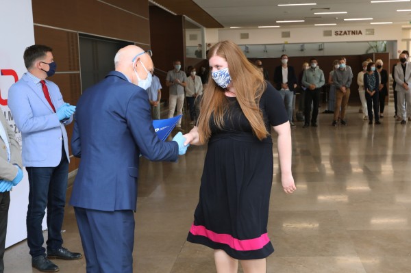 Nagrody Rektora UMK dla pracowników administracji (Aula UMK, 23.06.2020) [fot. Andrzej Romański]