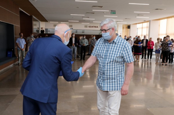 Nagrody Rektora UMK dla pracowników administracji (Aula UMK, 23.06.2020) [fot. Andrzej Romański]