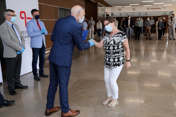 Nagrody Rektora UMK dla pracowników administracji (Aula UMK, 23.06.2020) [fot. Andrzej Romański]