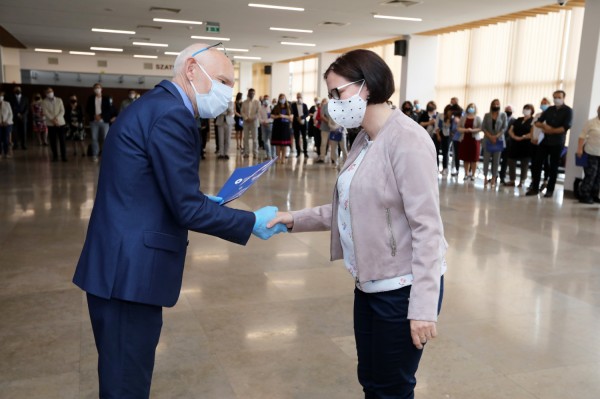 Nagrody Rektora UMK dla pracowników administracji (Aula UMK, 23.06.2020) [fot. Andrzej Romański]