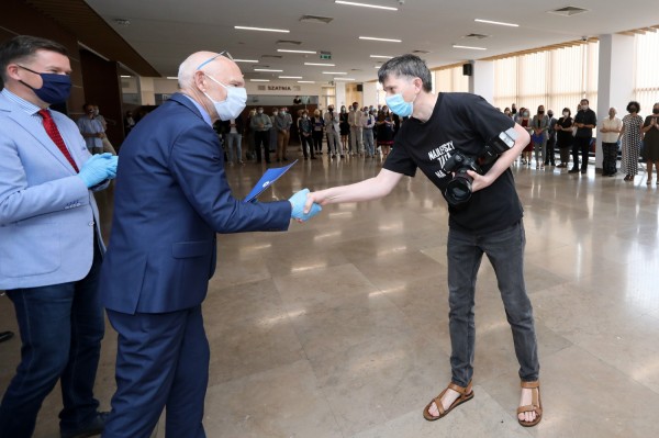 Nagrody Rektora UMK dla pracowników administracji (Aula UMK, 23.06.2020) [fot. Andrzej Romański]