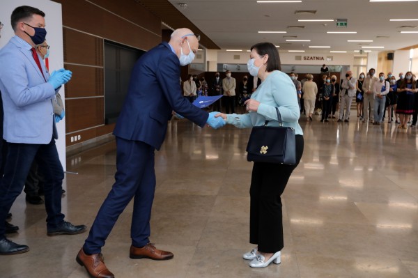 Nagrody Rektora UMK dla pracowników administracji (Aula UMK, 23.06.2020) [fot. Andrzej Romański]