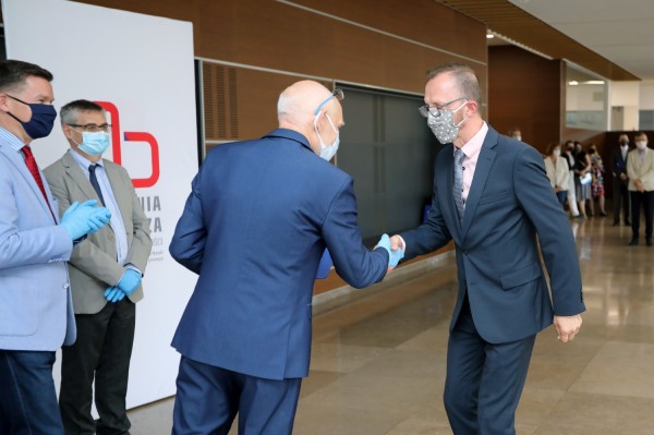 Nagrody Rektora UMK dla pracowników administracji (Aula UMK, 23.06.2020) [fot. Andrzej Romański]