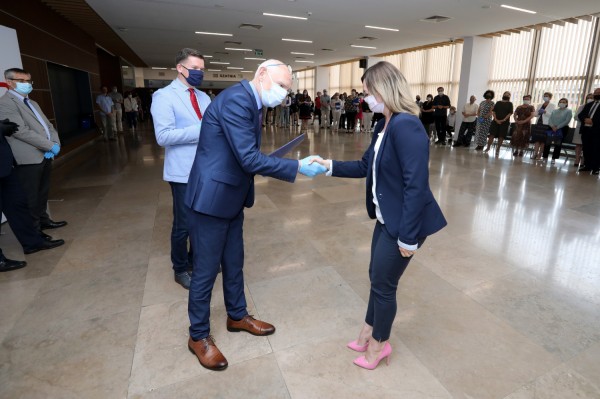 Nagrody Rektora UMK dla pracowników administracji (Aula UMK, 23.06.2020) [fot. Andrzej Romański]