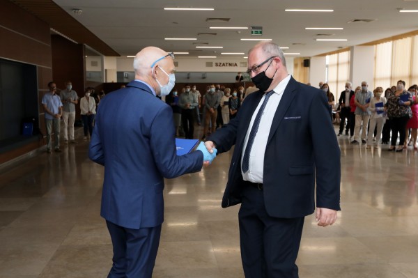 Nagrody Rektora UMK dla pracowników administracji (Aula UMK, 23.06.2020) [fot. Andrzej Romański]